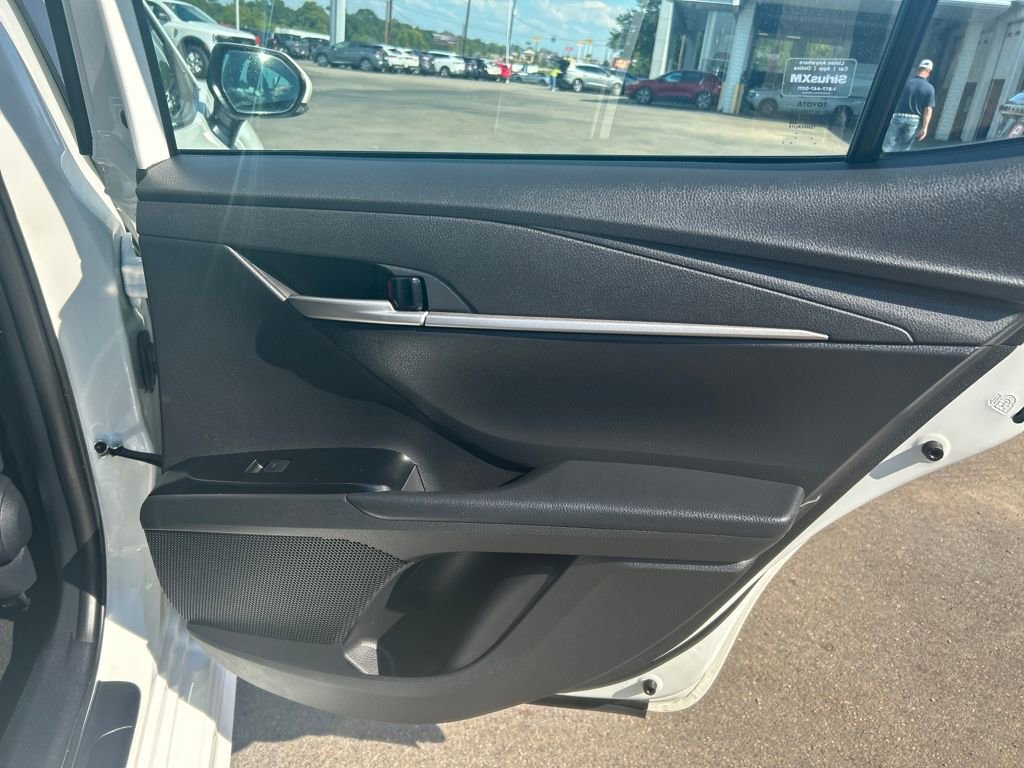 Used 2025 Toyota Camry SE image 28