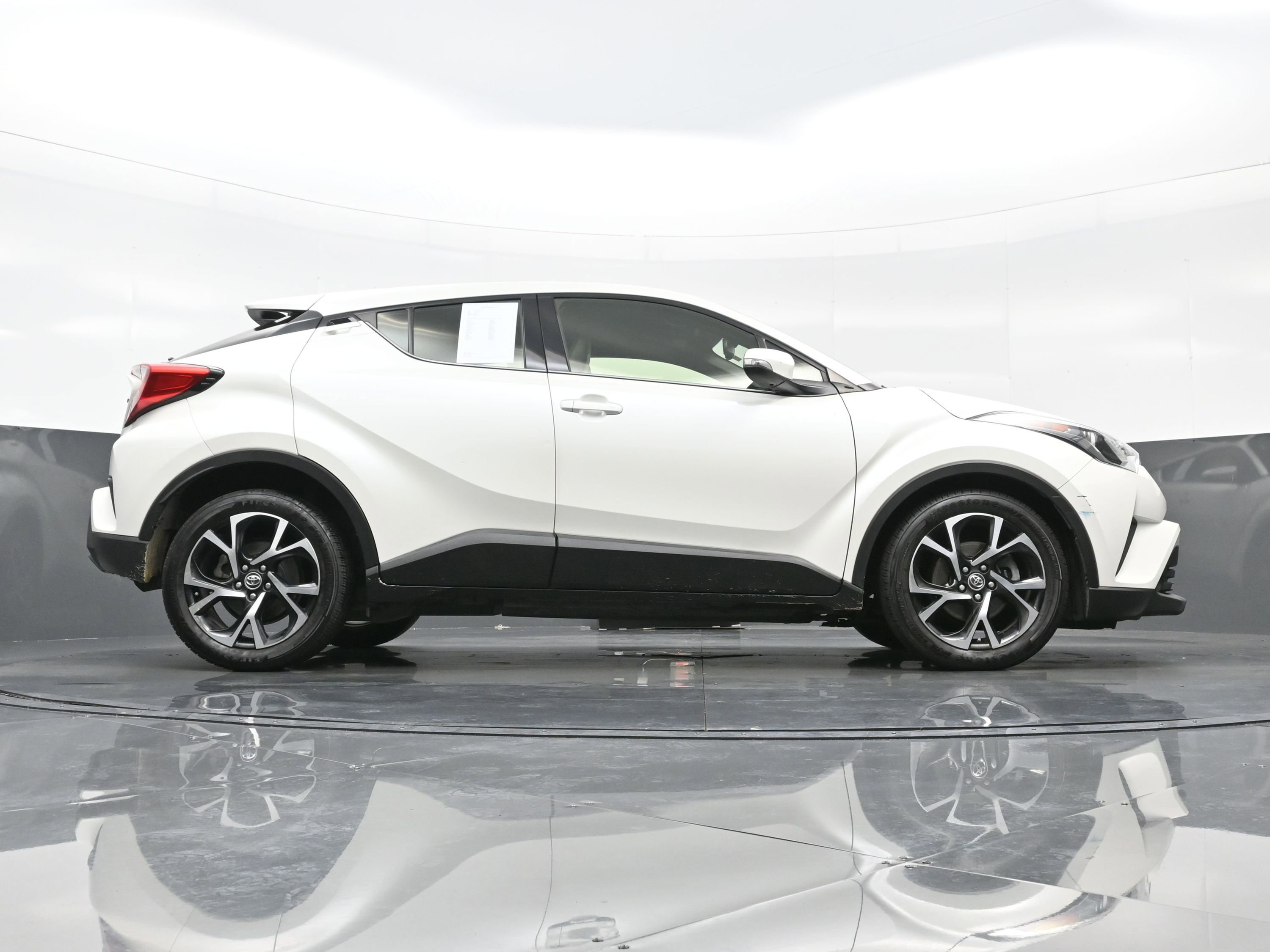 Used 2019 Toyota C-HR Limited image 31