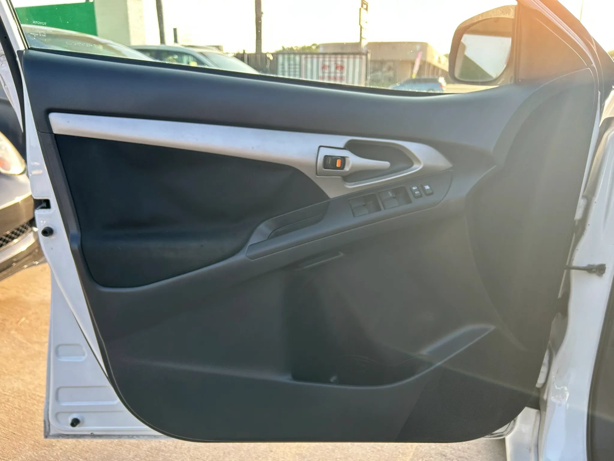 Used 2010 Toyota Matrix S FWD image 12