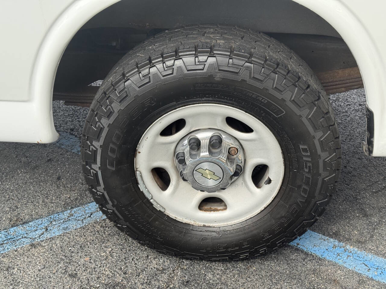 Used 2011 Chevrolet Express 2500 w/ Express Access Plus Package image 3