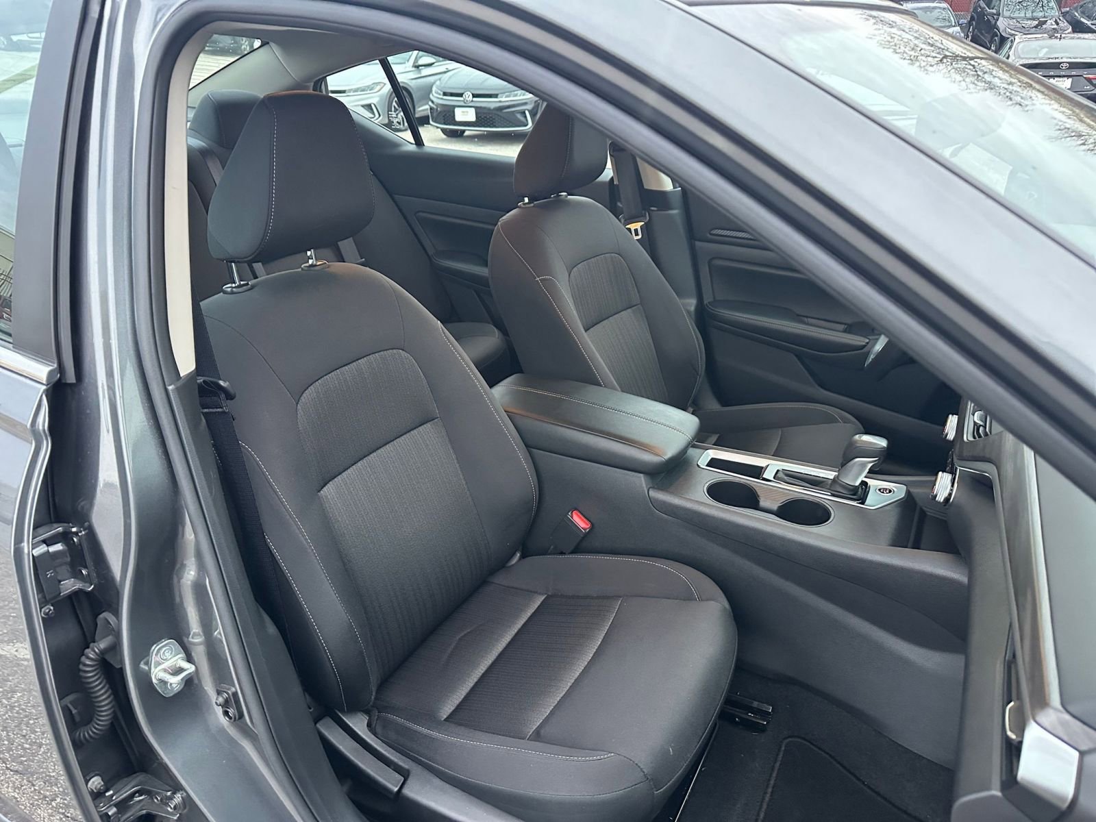 Used 2025 Nissan Altima 2.5 SV image 35