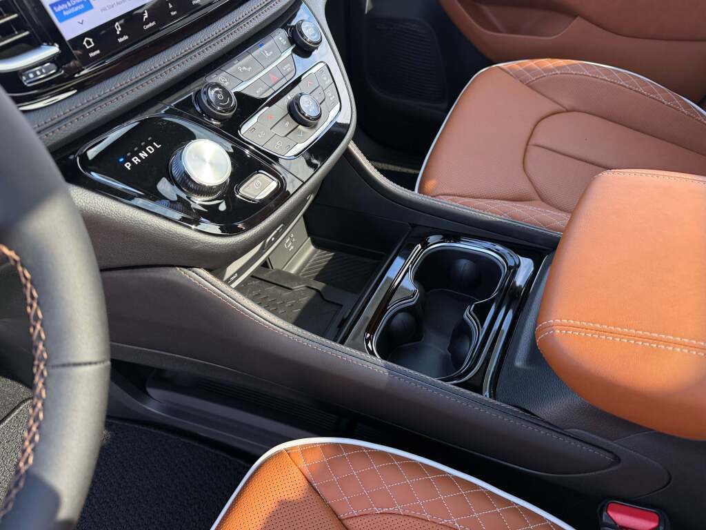 New 2026 Chrysler Pacifica Pinnacle image 22