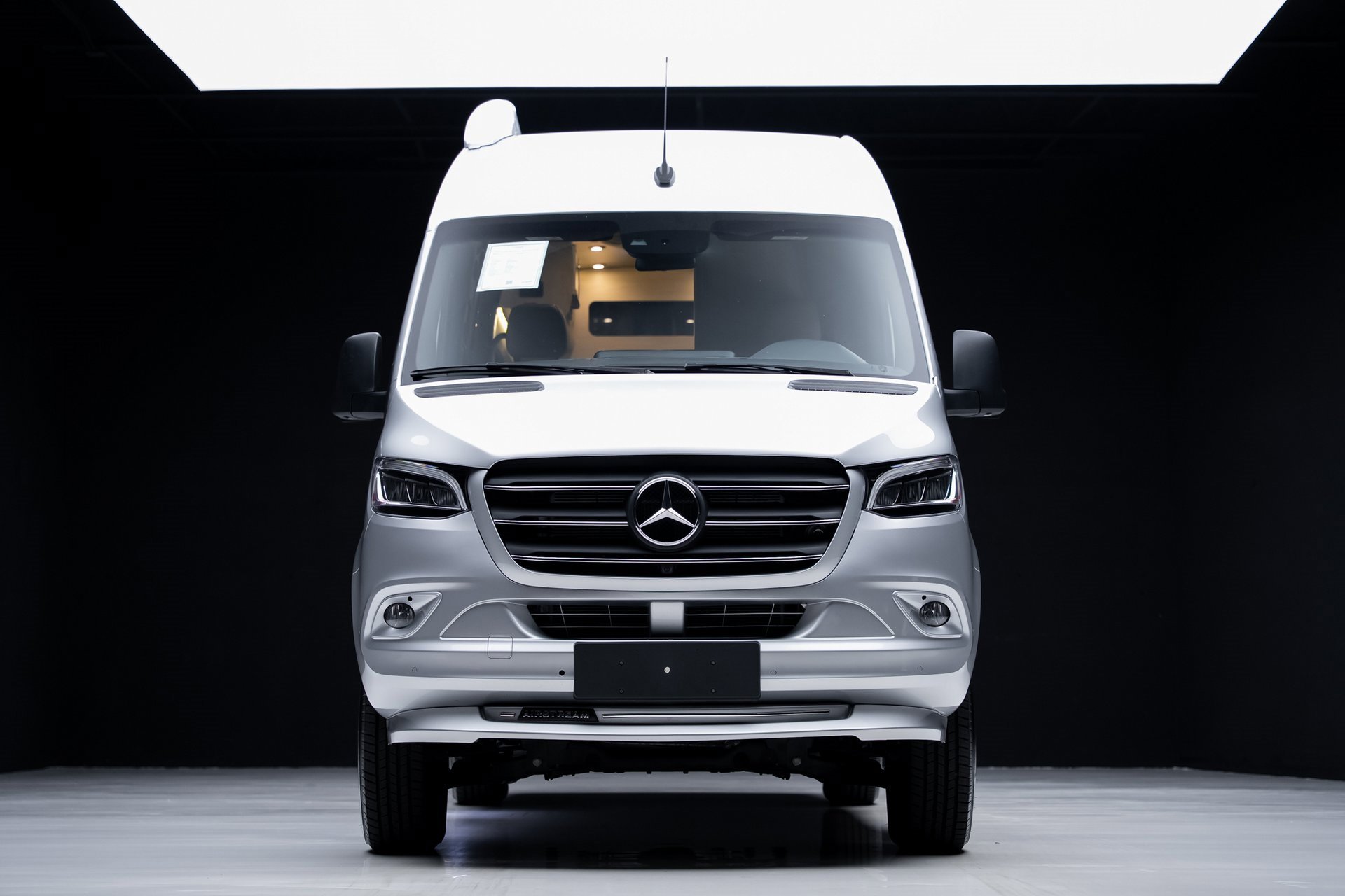 Used 2022 Mercedes-Benz Sprinter 144 Cargo image 8