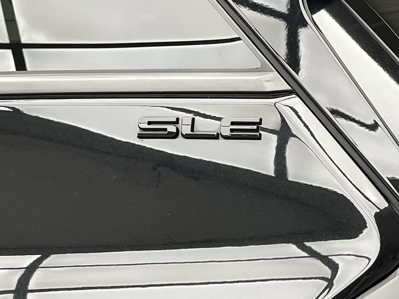 Used 2020 GMC Terrain SLE w/ Driver Convenience Package AWD/4WD image 31