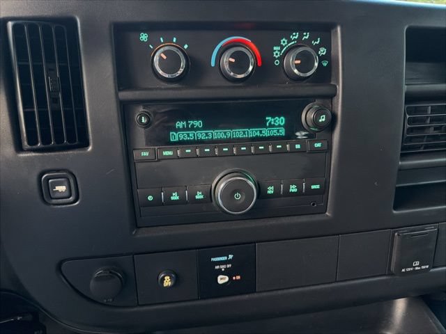 Used 2016 Chevrolet Express 3500 Extended RWD image 13