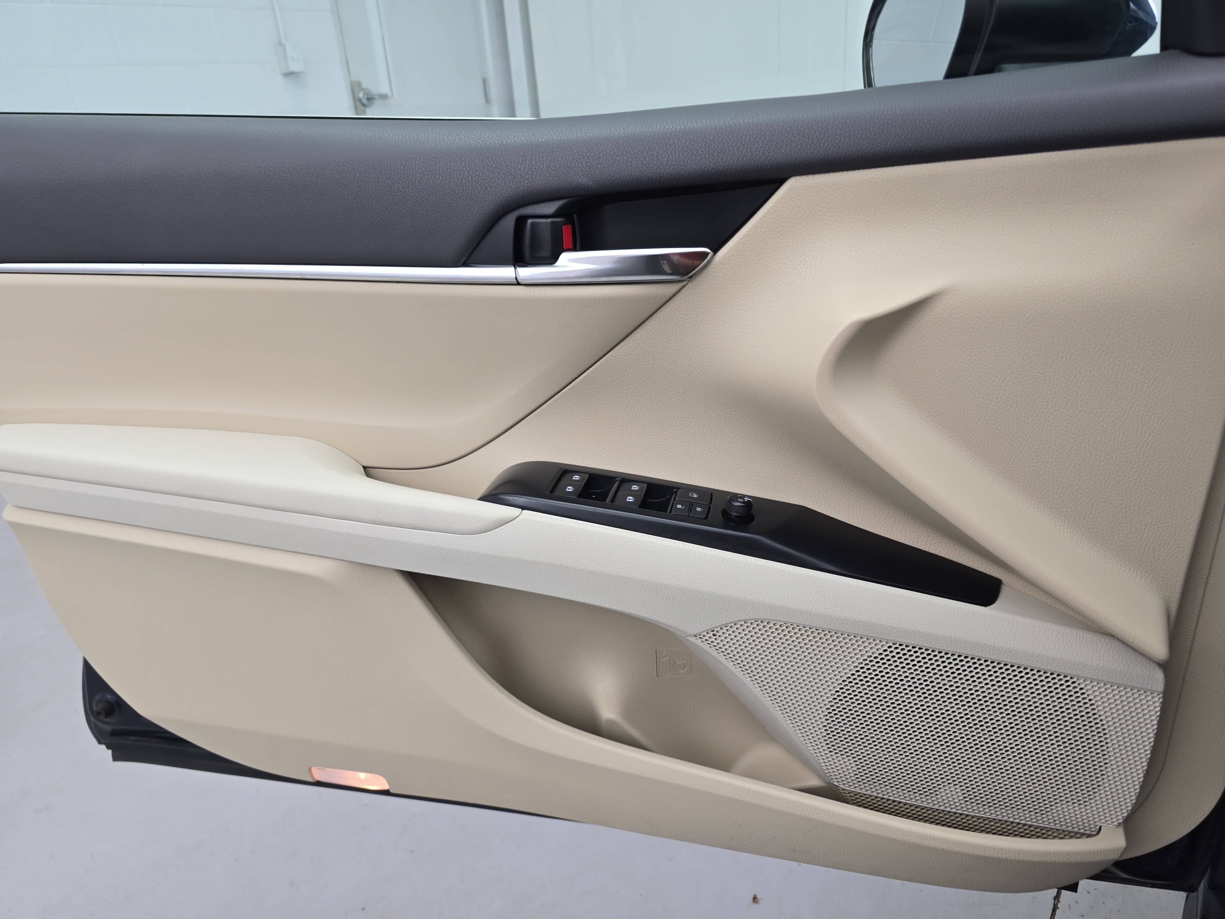 Used 2019 Toyota Camry LE FWD image 25