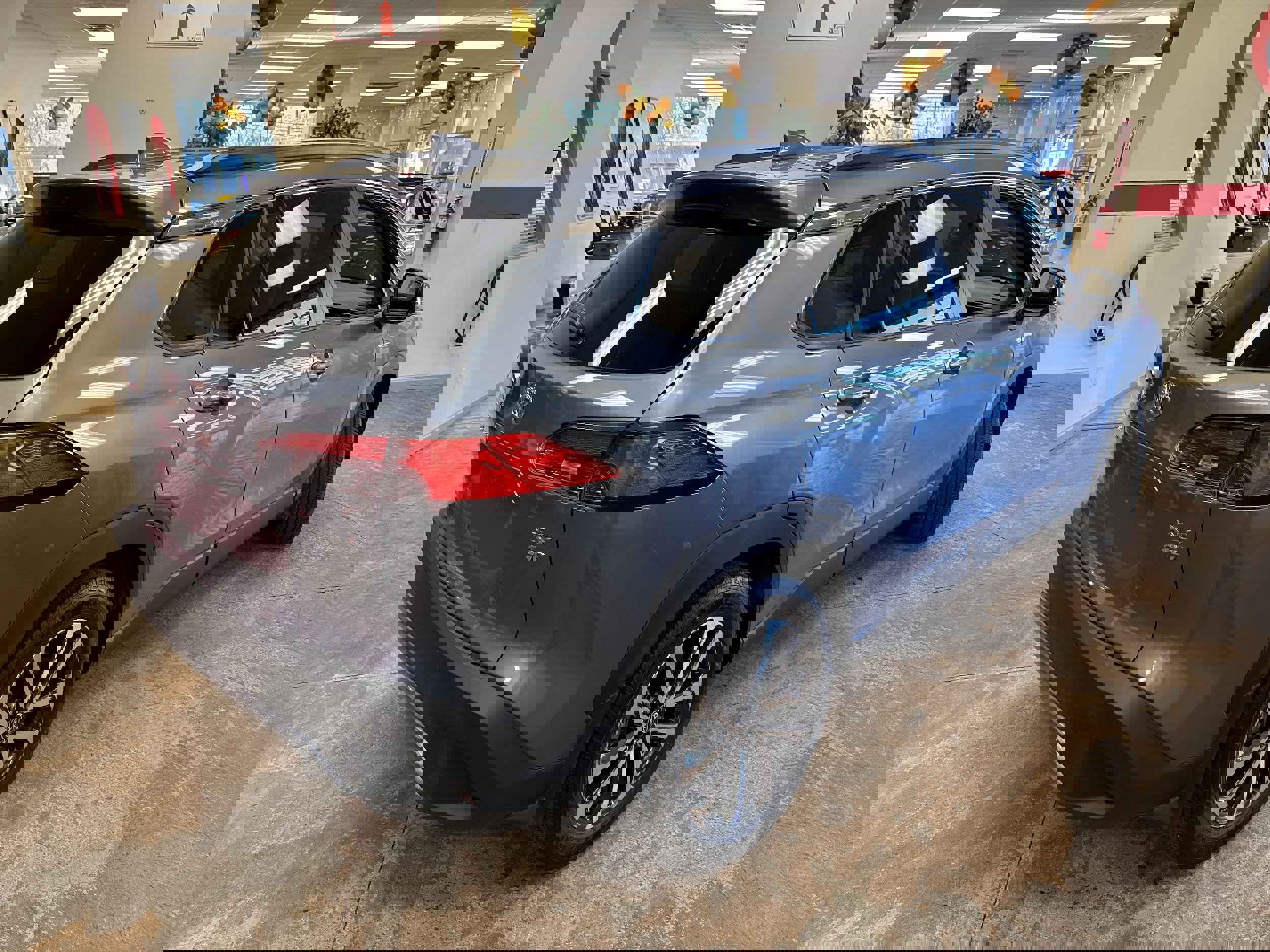 Used 2023 Toyota Corolla Cross XLE w/ Convenience Package image 11