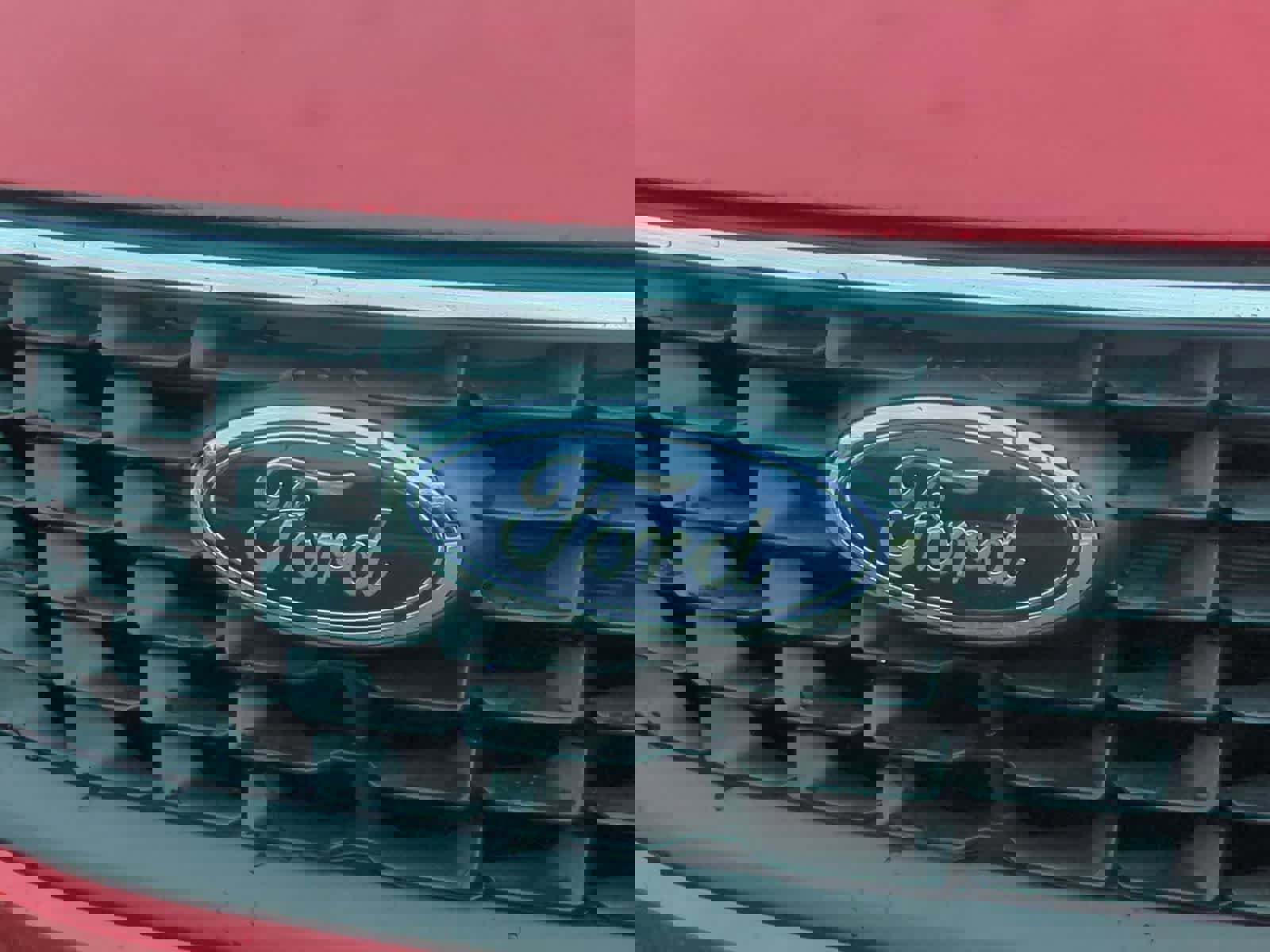 Certified 2025 Ford Escape SE w/ Class II Trailer Tow Package FWD image 12