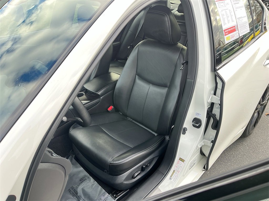 Used 2024 INFINITI Q50 Sensory image 20