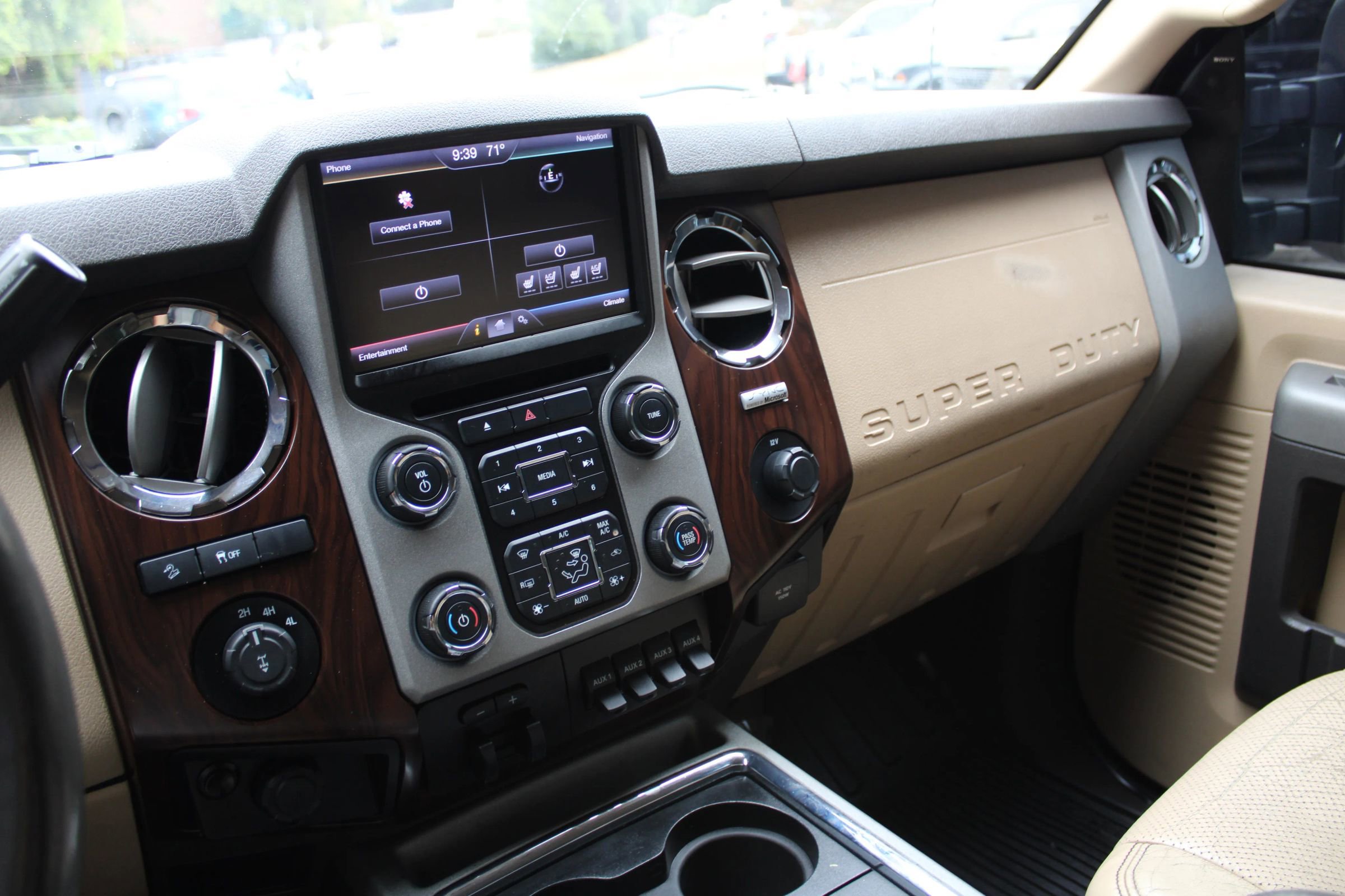 Used 2013 Ford F250 Lariat w/ Lariat Interior Pkg image 12