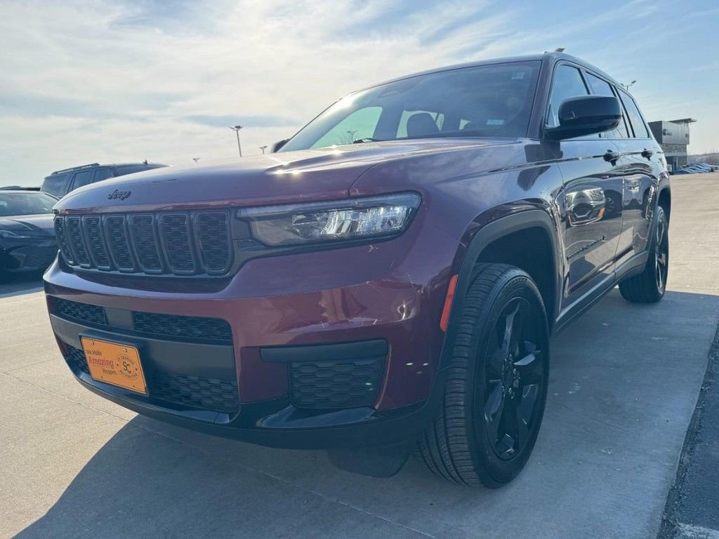 Used 2023 Jeep Grand Cherokee L Laredo AWD/4WD image 8