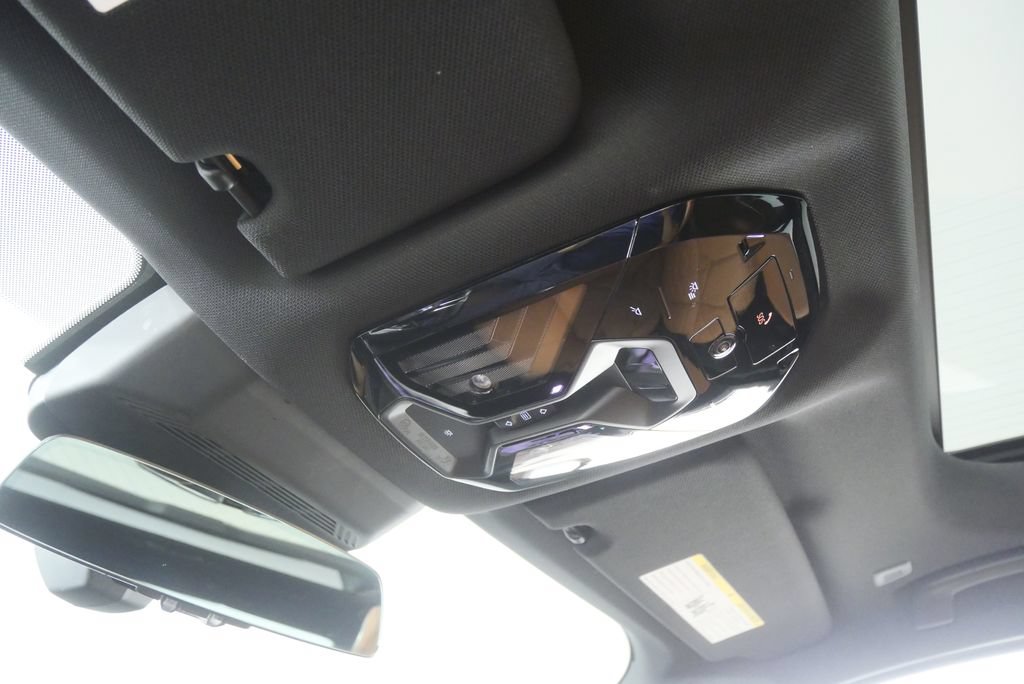 Used 2025 BMW 740i RWD image 21
