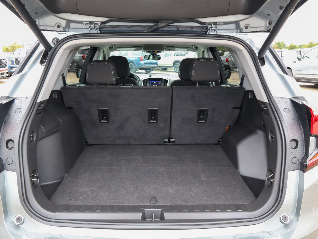 Used 2023 GMC Terrain SLE w/ Driver Convenience Package FWD image 5