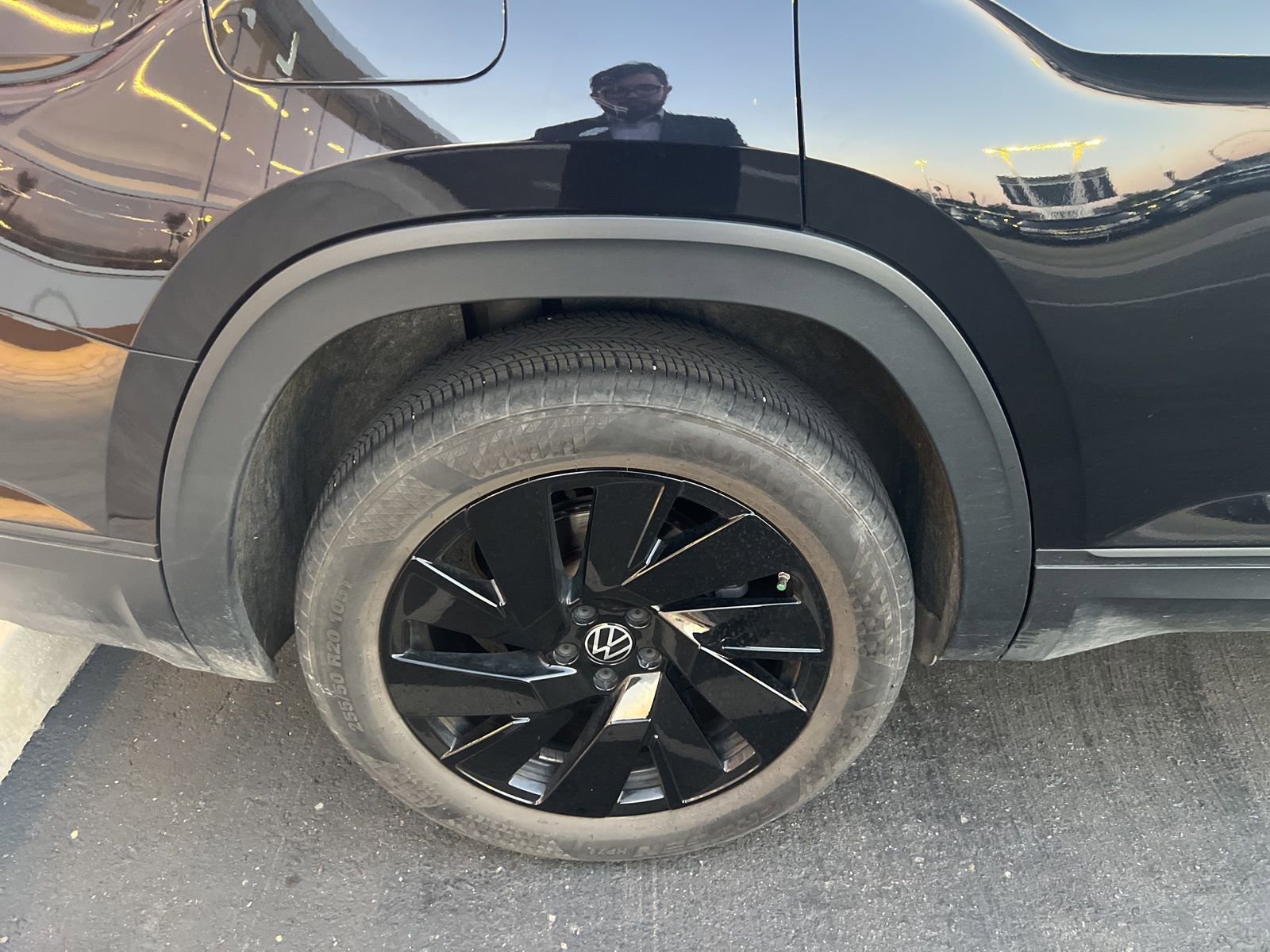 Used 2024 Volkswagen Atlas SE w/ Panoramic Sunroof Package image 5