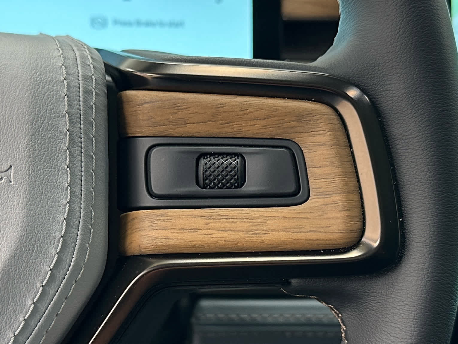 Used 2026 Rivian R1S Premium image 28