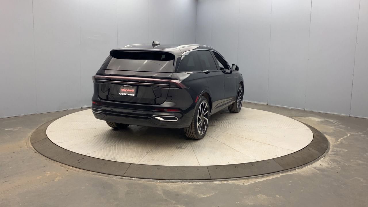 Used 2025 Lincoln Nautilus Black Label AWD/4WD image 4
