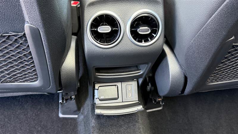 Used 2024 Mercedes-Benz GLB 250 4MATIC image 21