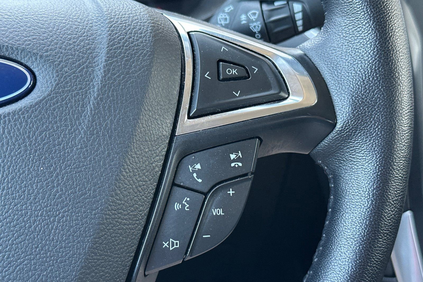 Used 2024 Ford Edge Titanium image 37