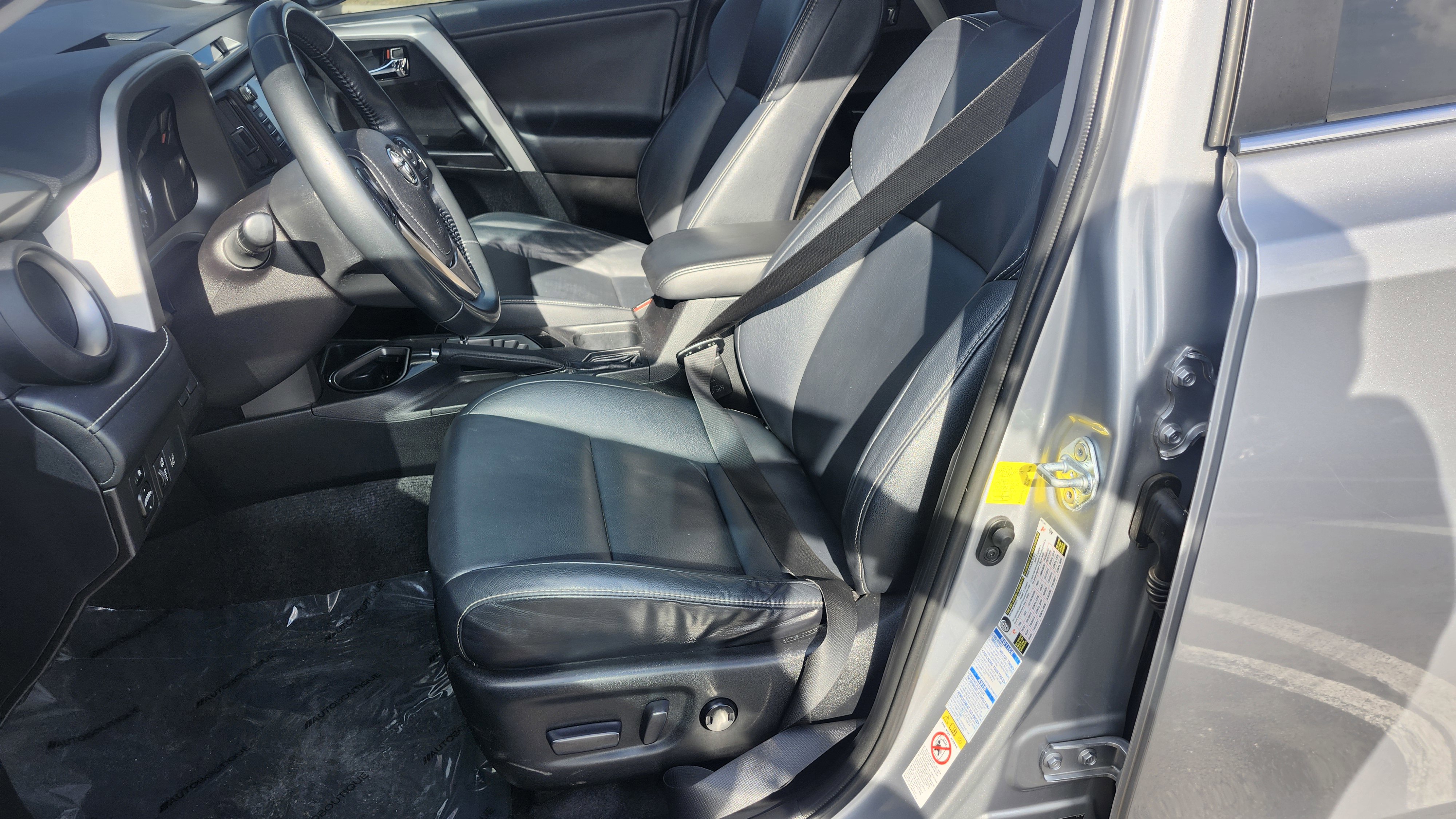 Used 2016 Toyota RAV4 Limited image 23