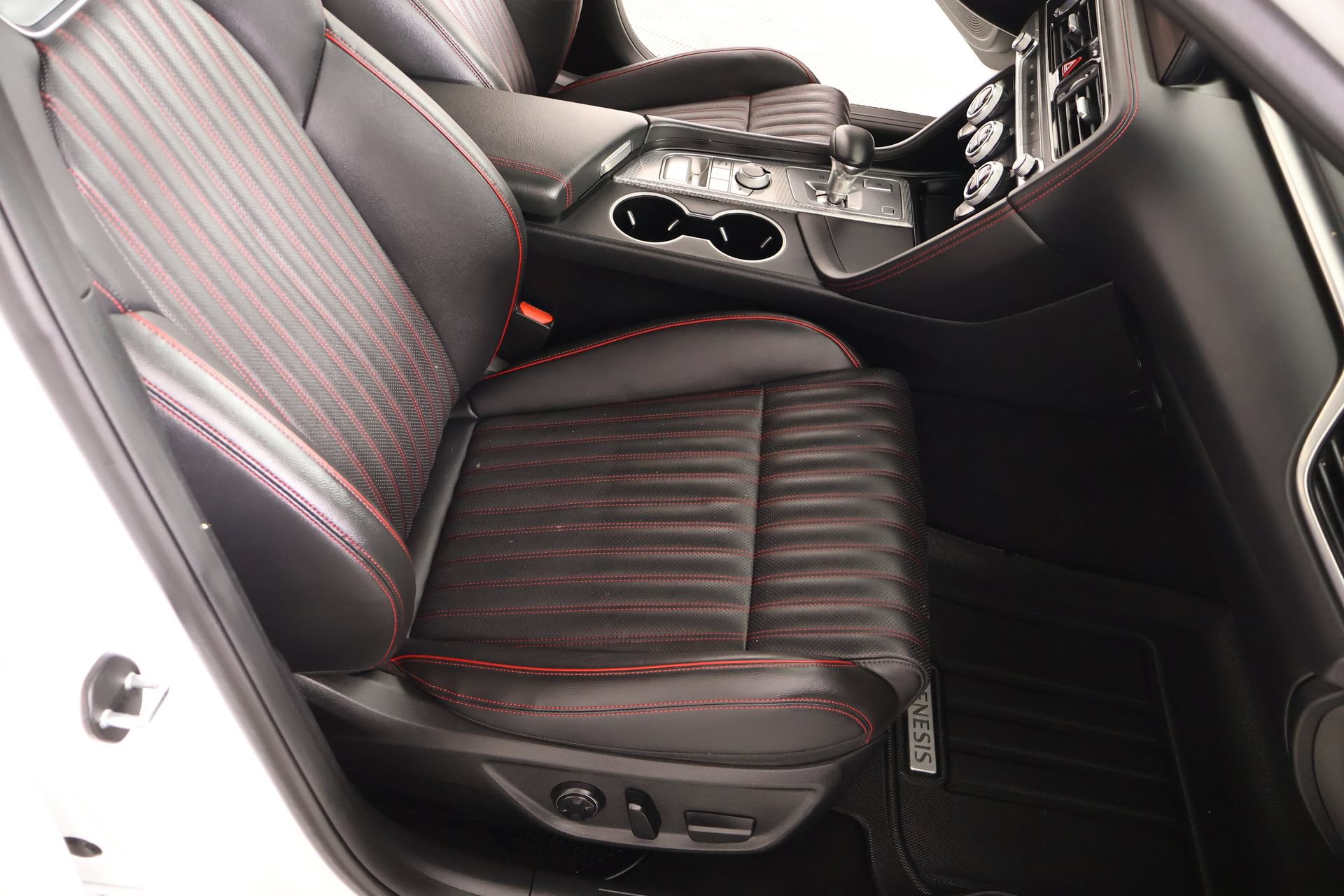 Used 2023 Genesis G70 2.0T w/ Sport Prestige Package RWD image 14