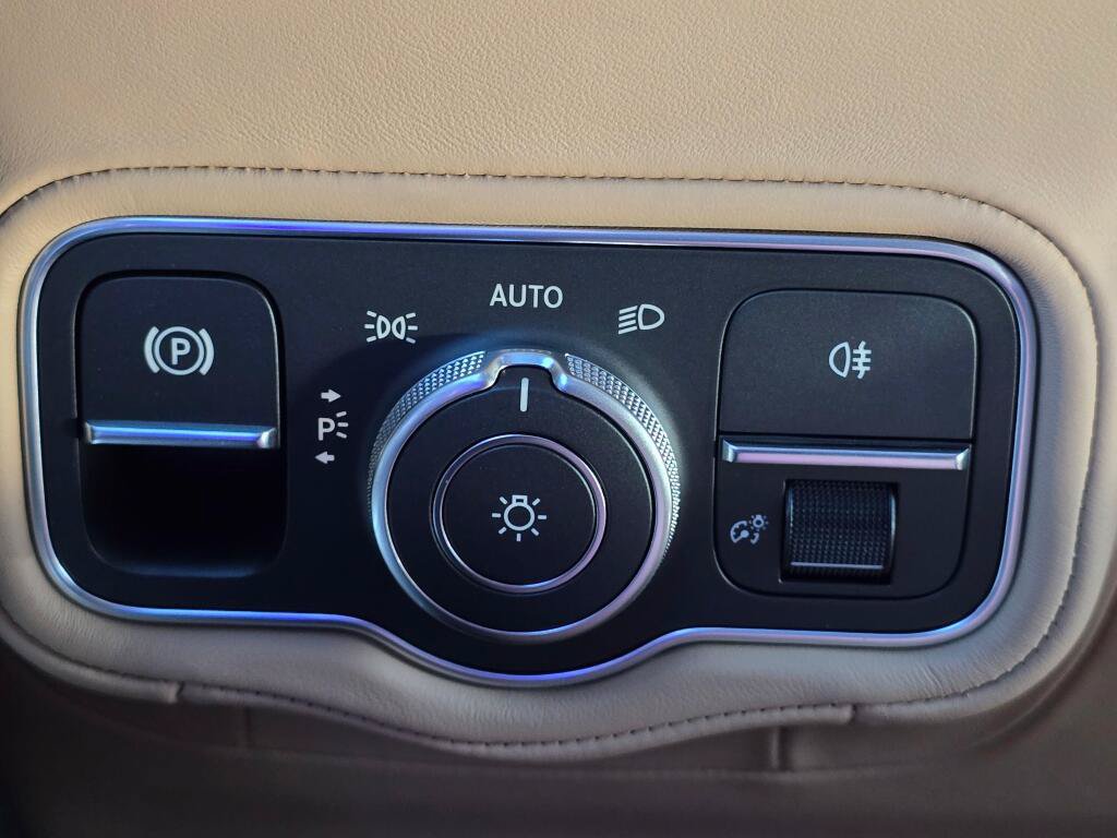 Used 2025 Mercedes-Benz G 63 AMG 4MATIC image 35