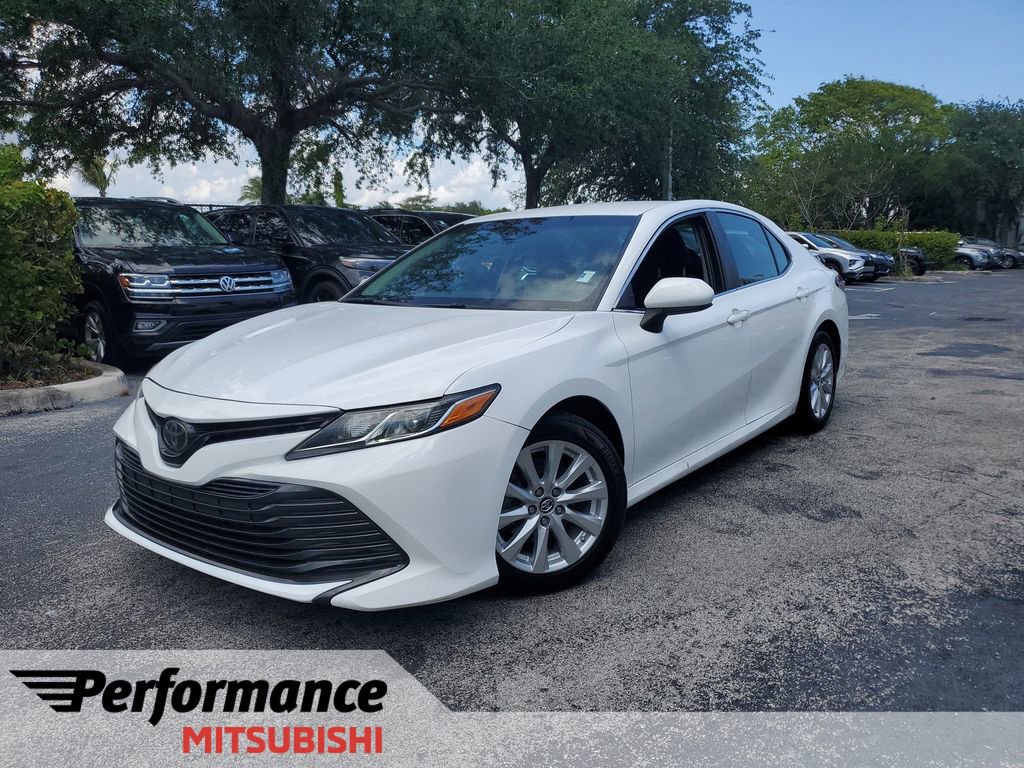 Used 2018 Toyota Camry LE FWD image 1