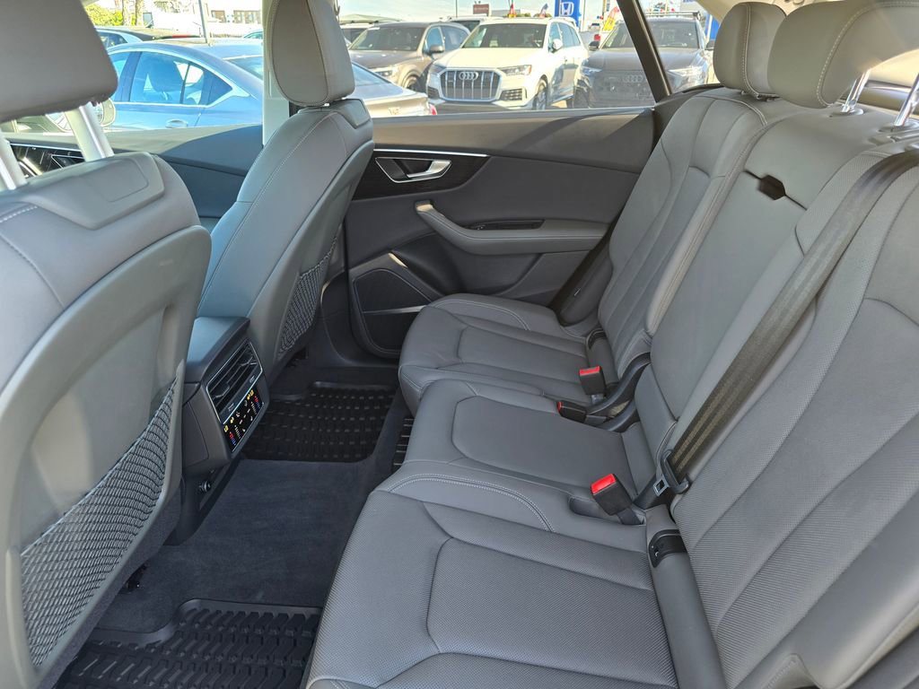 Used 2024 Audi Q8 Premium Plus w/ Premium Plus Package image 15