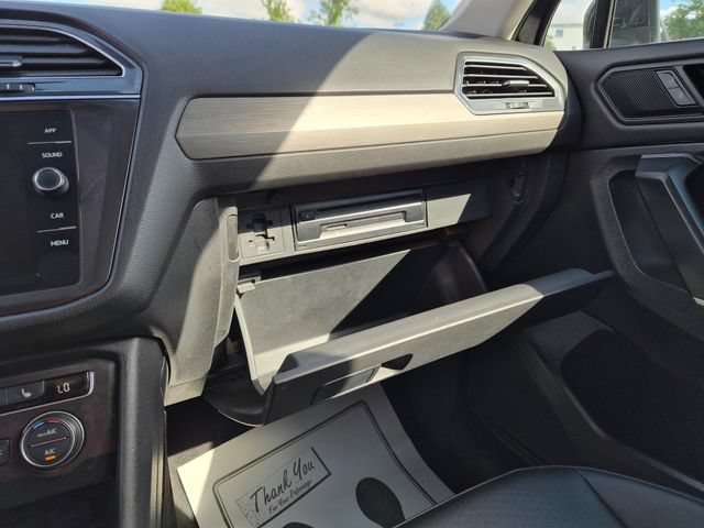 Used 2020 Volkswagen Tiguan SE FWD image 28