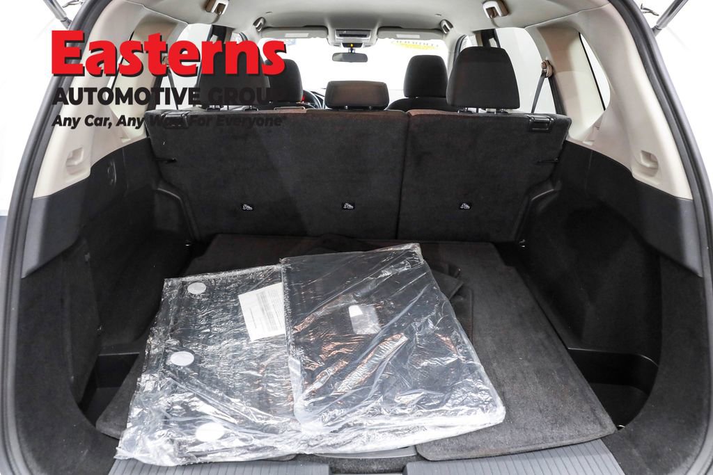 Used 2022 Nissan Rogue SV image 9