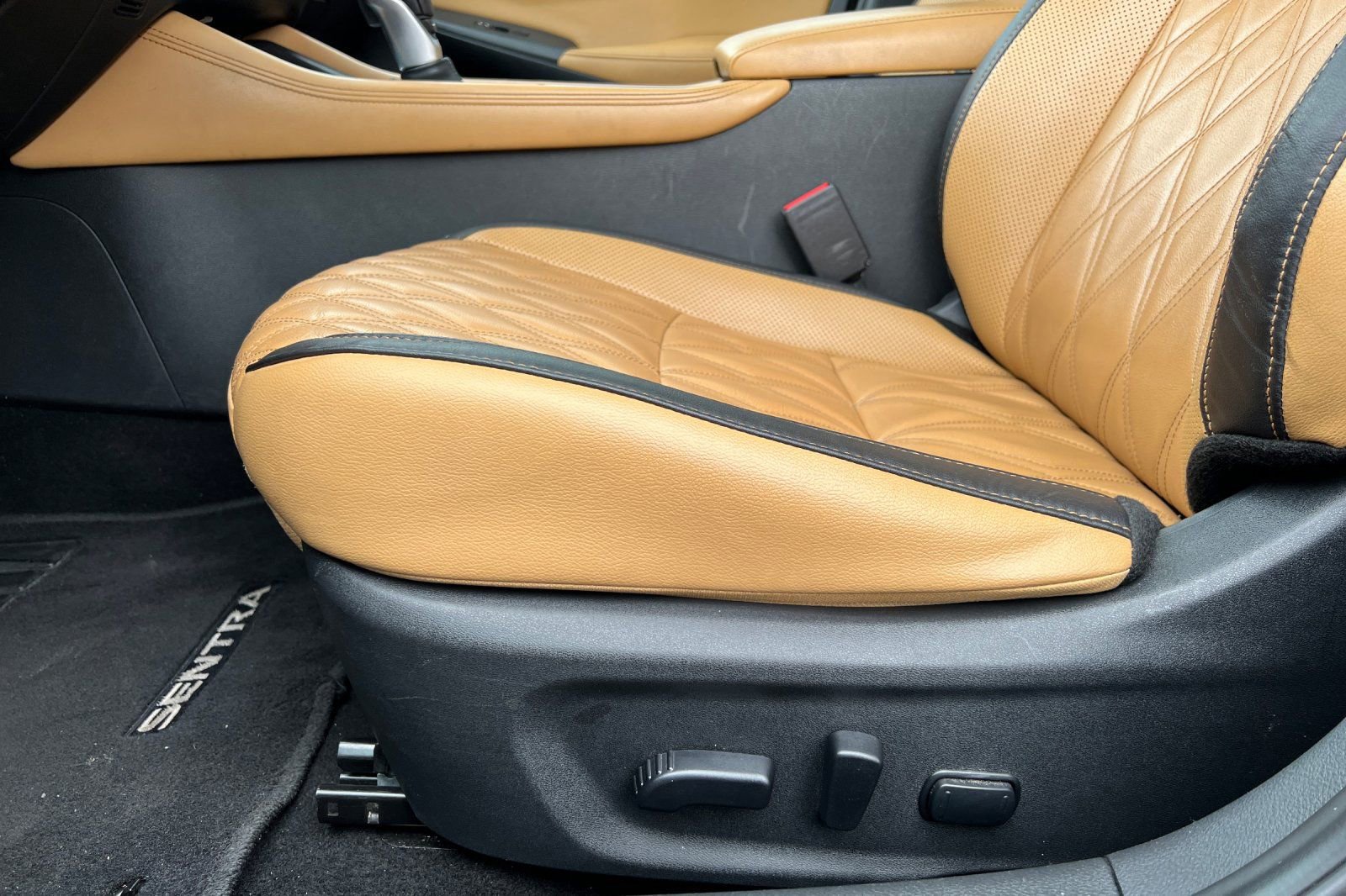 Used 2022 Nissan Sentra SV w/ SV Premium Package image 15