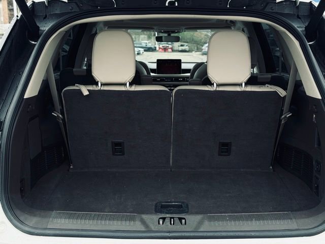 Used 2022 Lincoln Aviator Reserve w/ Equipment Group 201A image 12