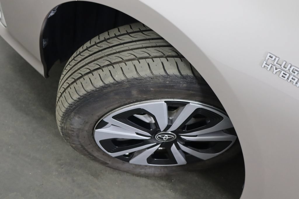 Used 2017 Toyota Prius Prime Premium FWD image 41
