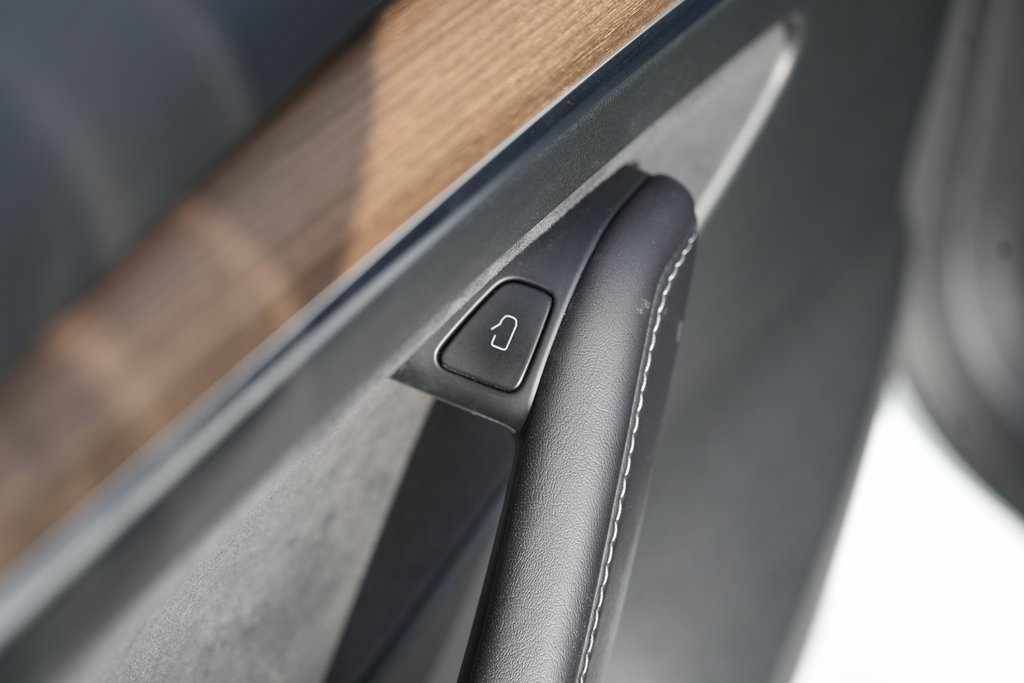 Used 2023 Tesla Model 3 Standard Range image 29