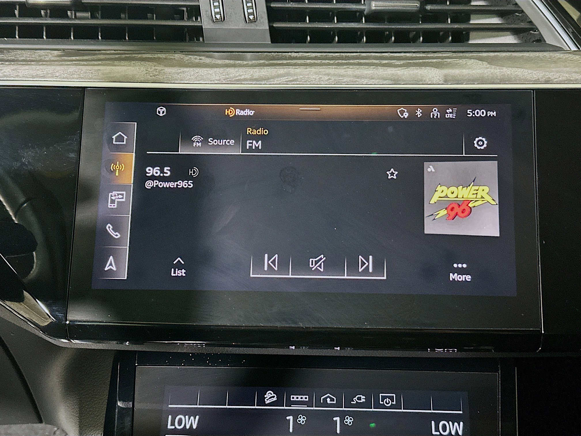 Used 2021 Audi e-tron Premium Plus w/ Premium Plus Package image 24