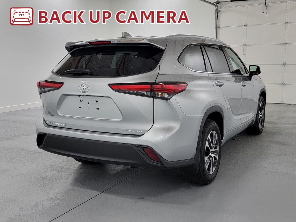 Used 2022 Toyota Highlander XLE AWD/4WD image 8