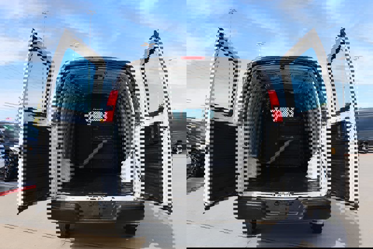 Used 2017 Chevrolet Express 2500 image 9