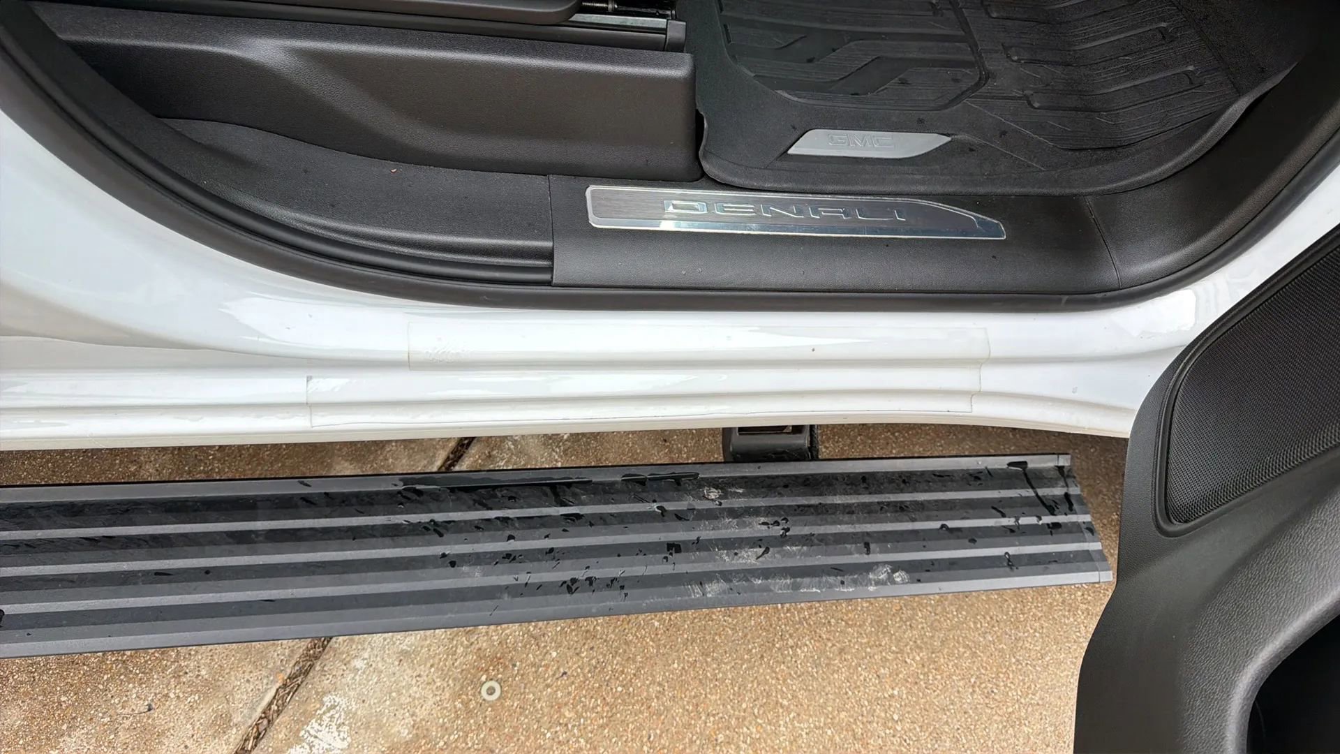 Used 2022 GMC Sierra 2500 Denali w/ Denali Ultimate Package AWD/4WD image 17