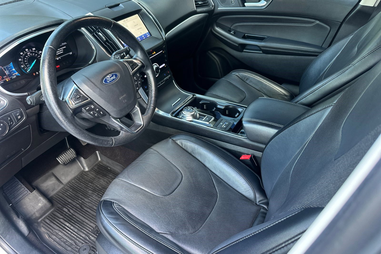 Used 2019 Ford Edge Titanium image 11