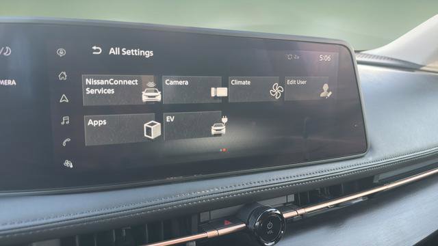 Used 2025 Nissan Ariya AWD image 24