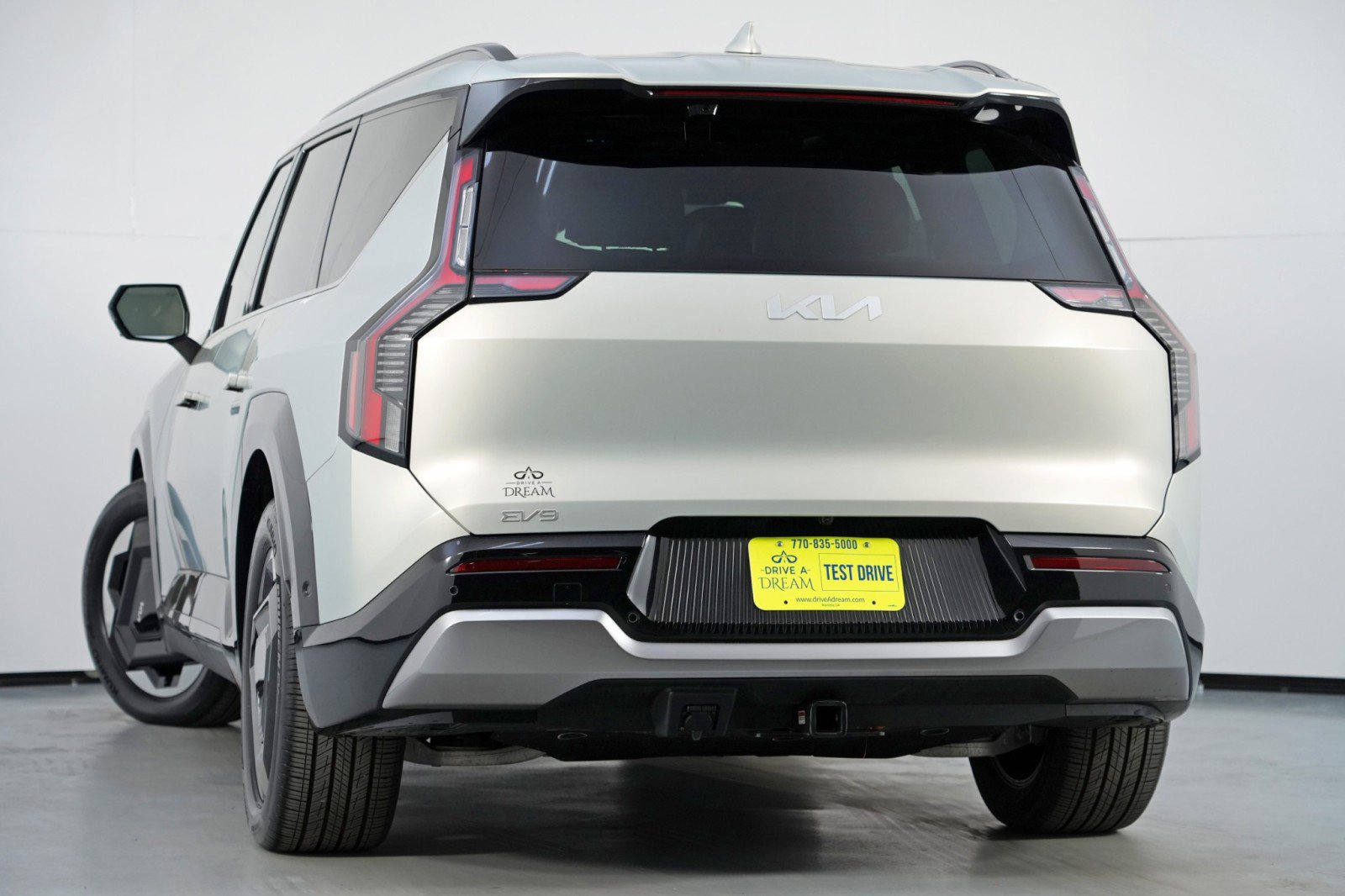 Used 2024 Kia EV9 Land image 6