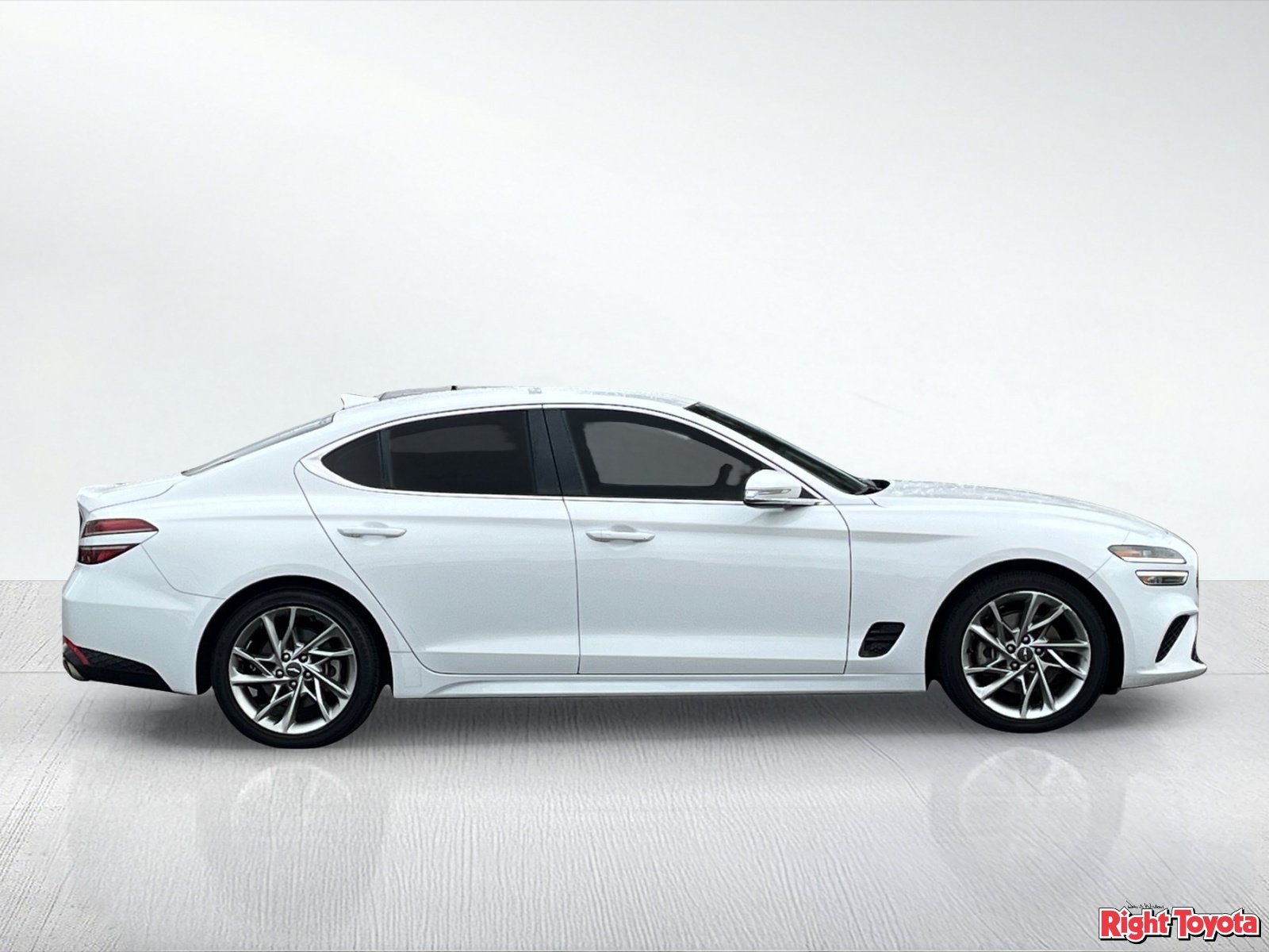Used 2022 Genesis G70 2.0T RWD image 7