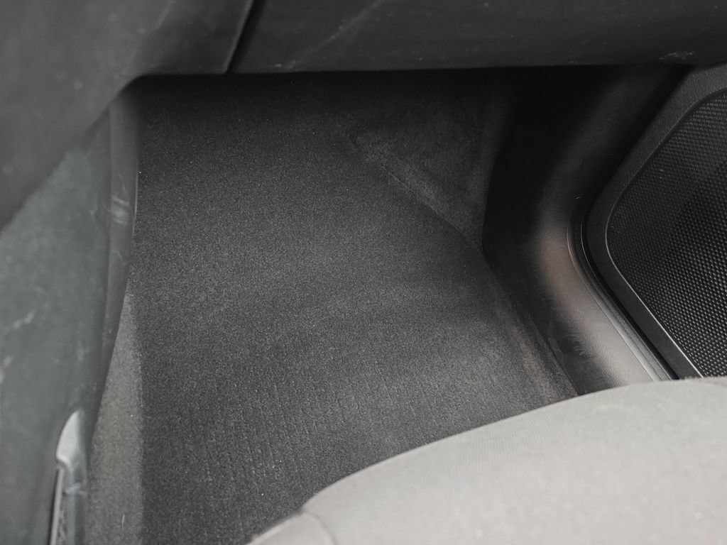 Used 2019 Jeep Cherokee Latitude w/ Cold Weather Group AWD/4WD image 17