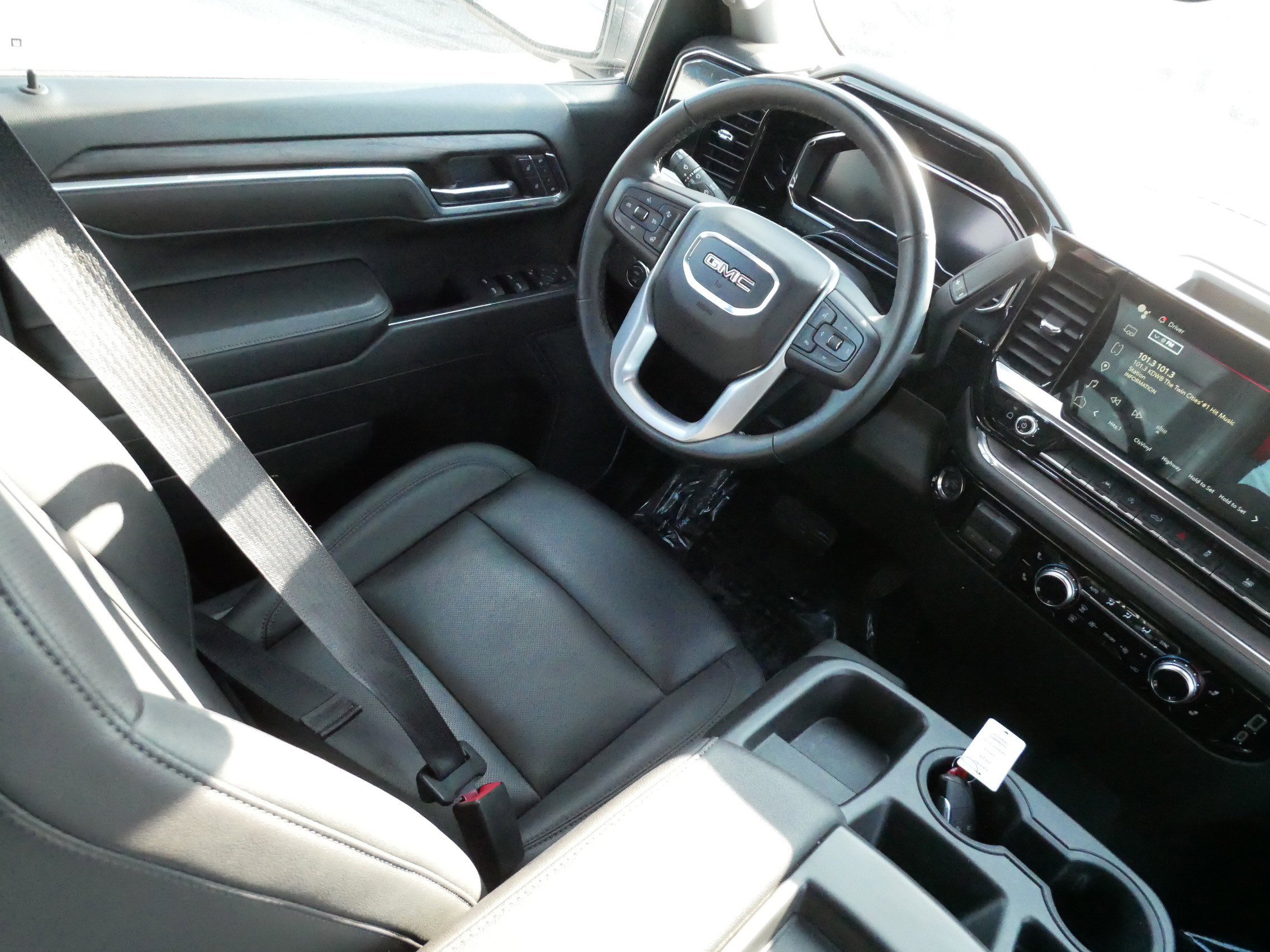 Used 2025 GMC Sierra 1500 SLT AWD/4WD image 9