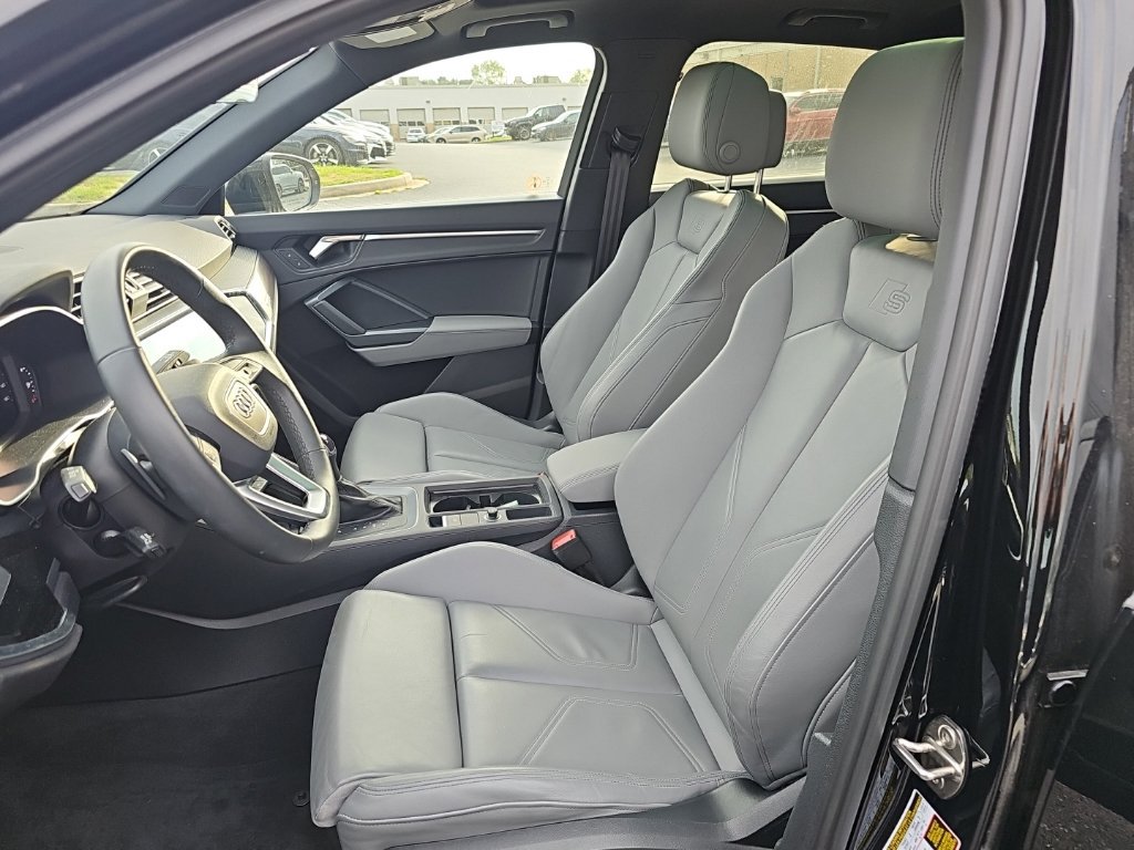 Used 2025 Audi Q3 2.0T Premium w/ Convenience Package AWD/4WD image 3