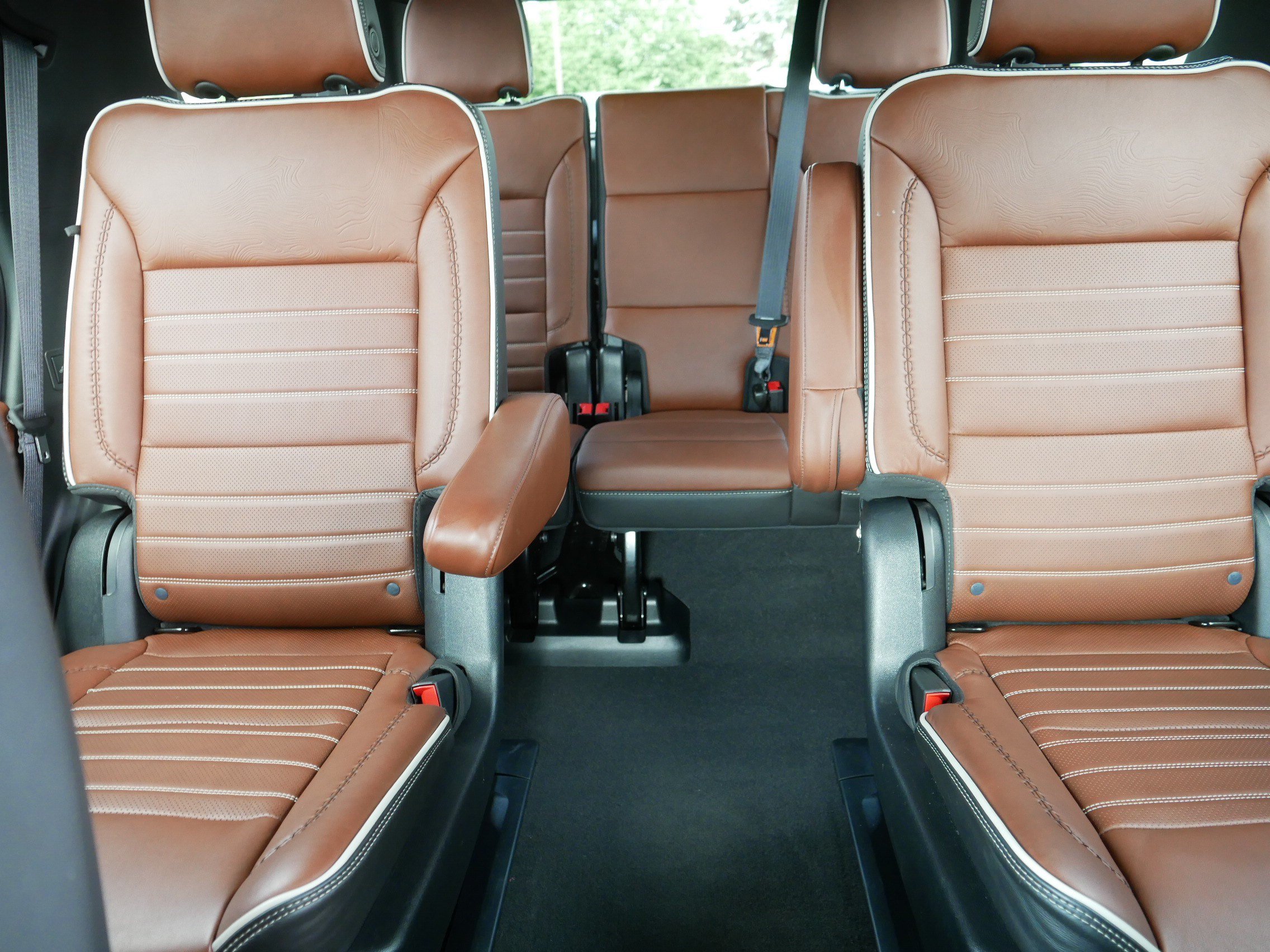 Used 2023 GMC Yukon Denali Ultimate w/ LPO, Floor Liner Package AWD/4WD image 13