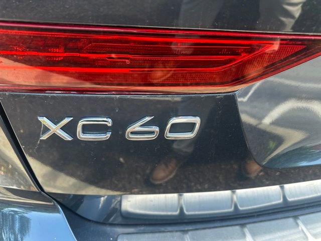 Used 2022 Volvo XC60 B5 Momentum w/ Climate Package AWD/4WD image 8