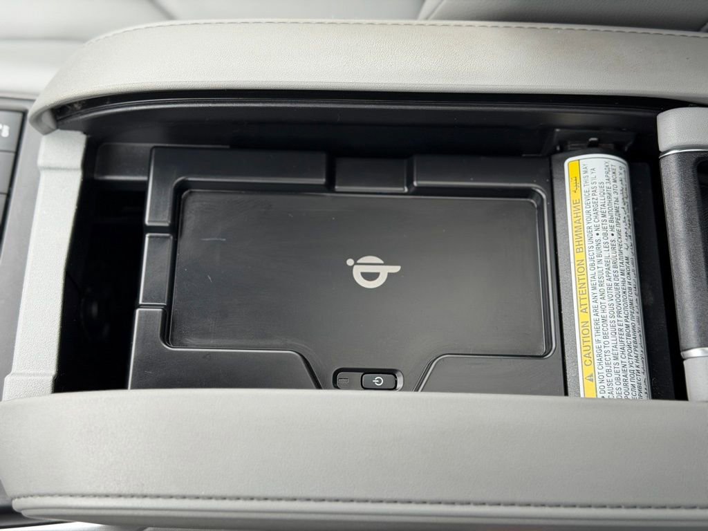 Used 2022 Toyota Highlander XLE AWD/4WD image 29