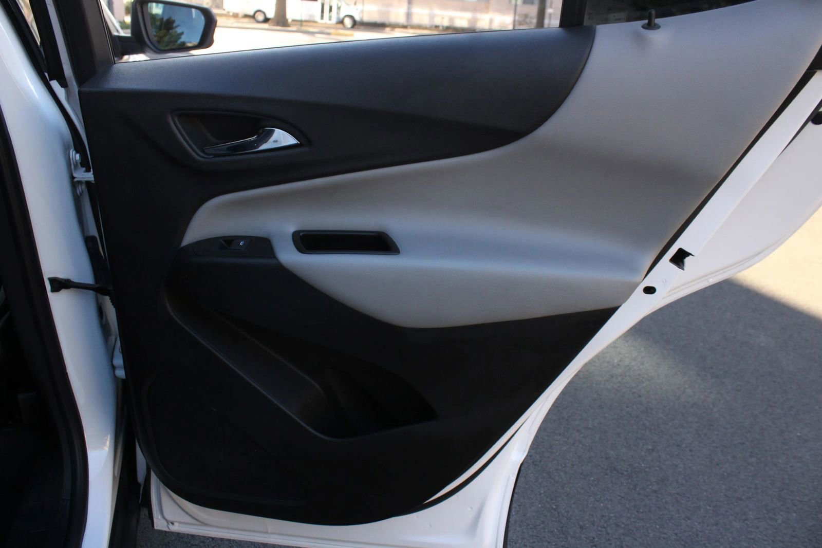 Used 2019 Chevrolet Equinox LS w/ LS Convenience Package AWD/4WD image 14