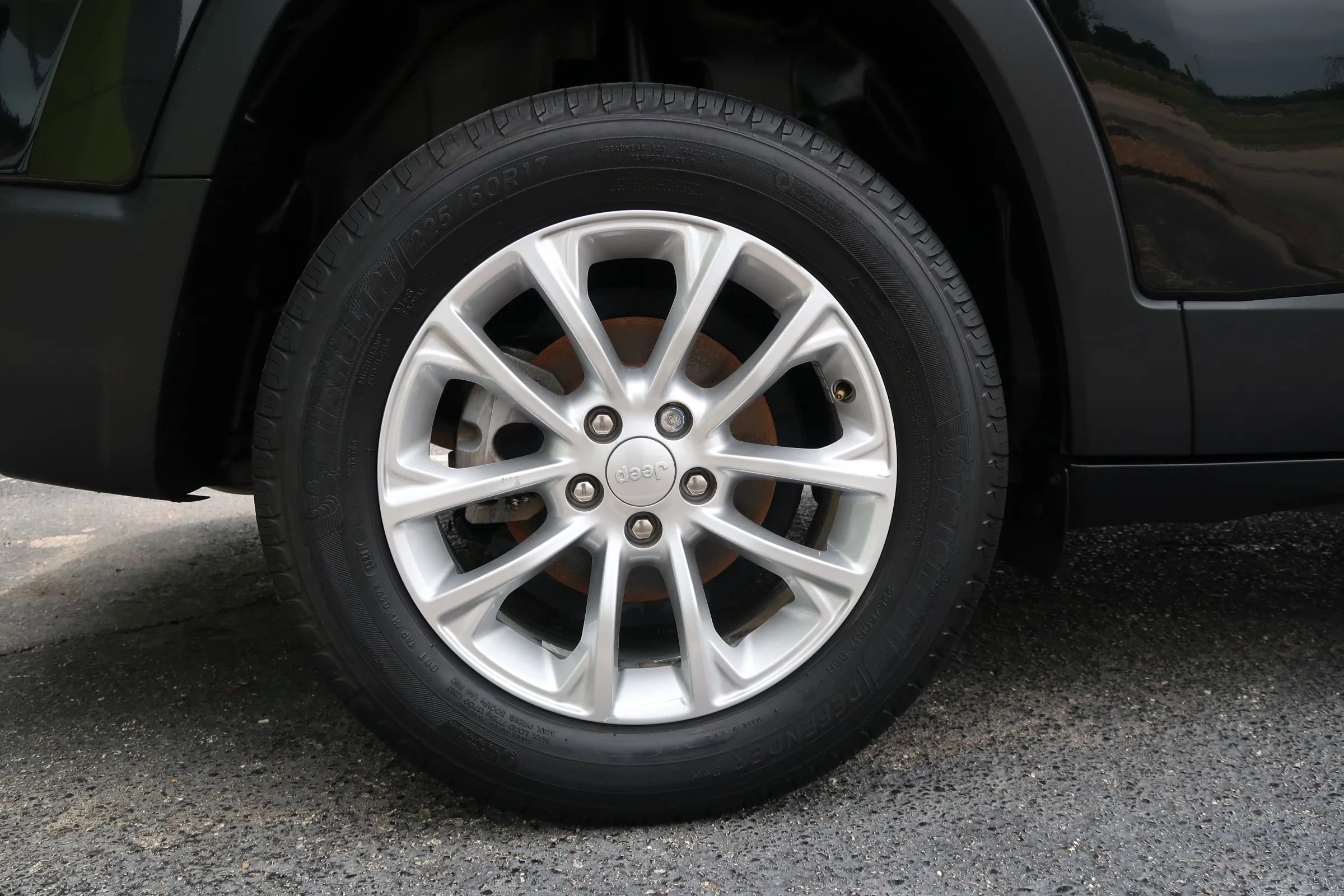 Used 2019 Jeep Cherokee Latitude w/ Popular Appearance Group FWD image 54
