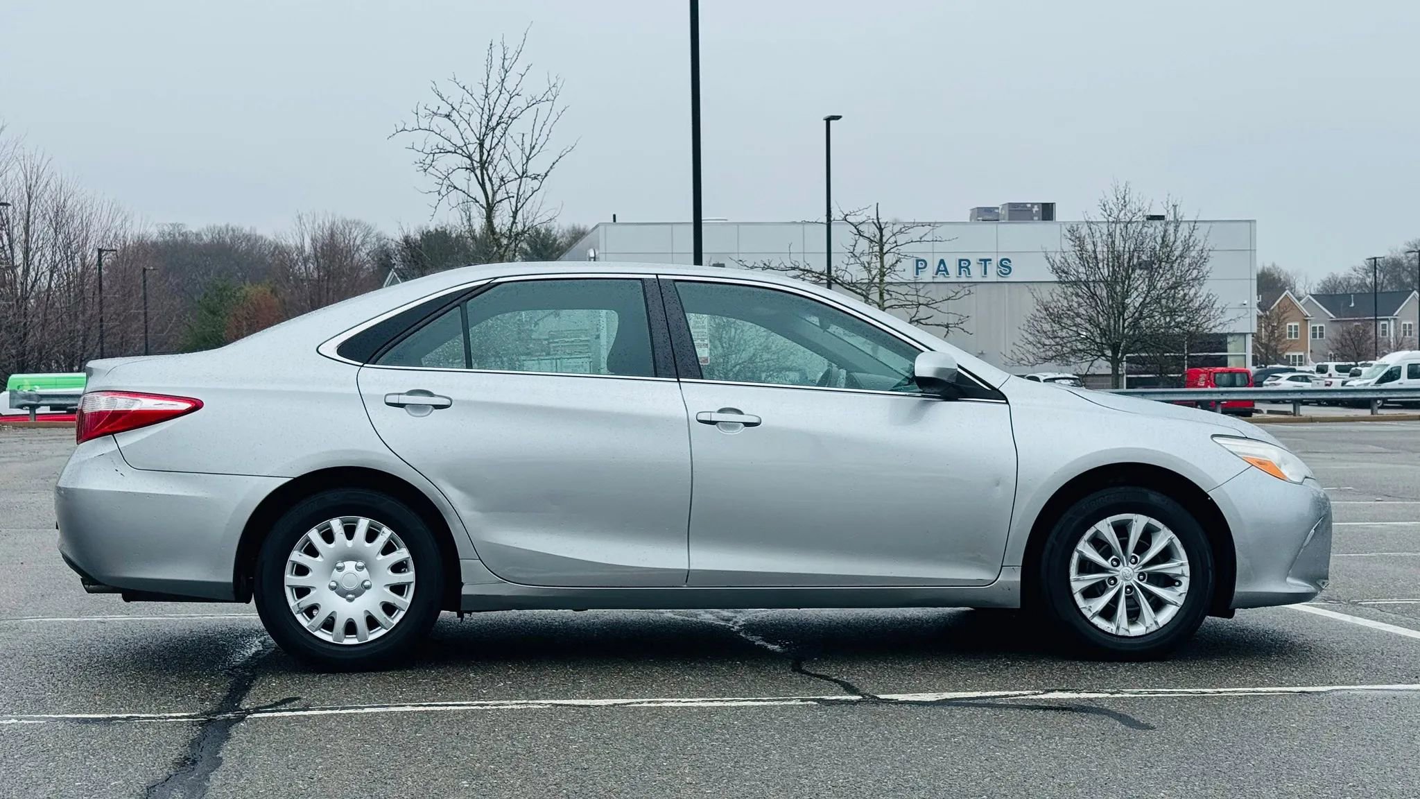 Used 2016 Toyota Camry LE FWD image 2
